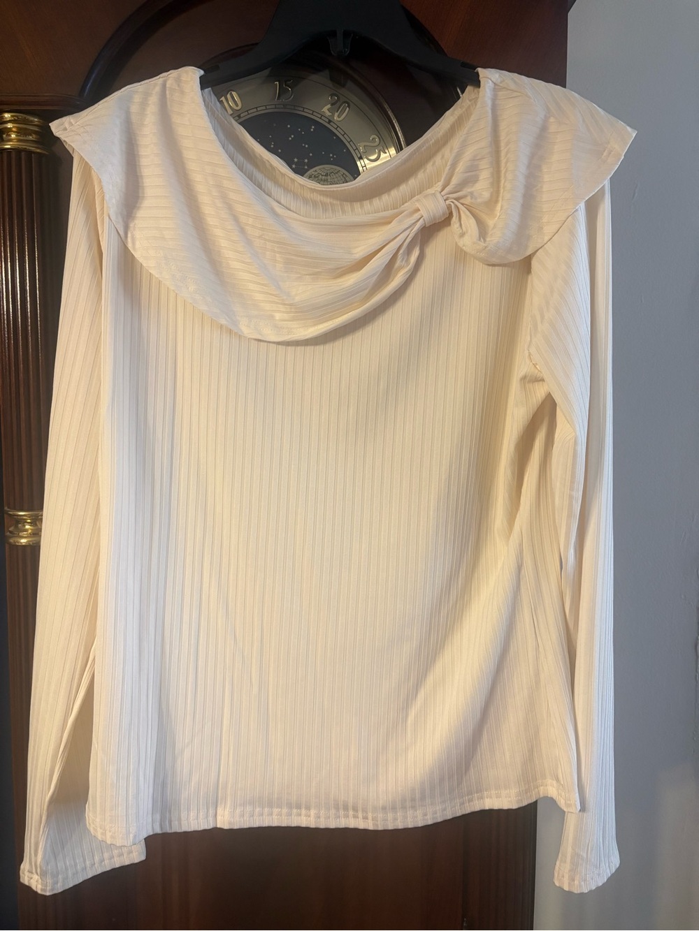 Source Unknown Cream Long-Sleeve Ribbed Top with Draped Knot Neck